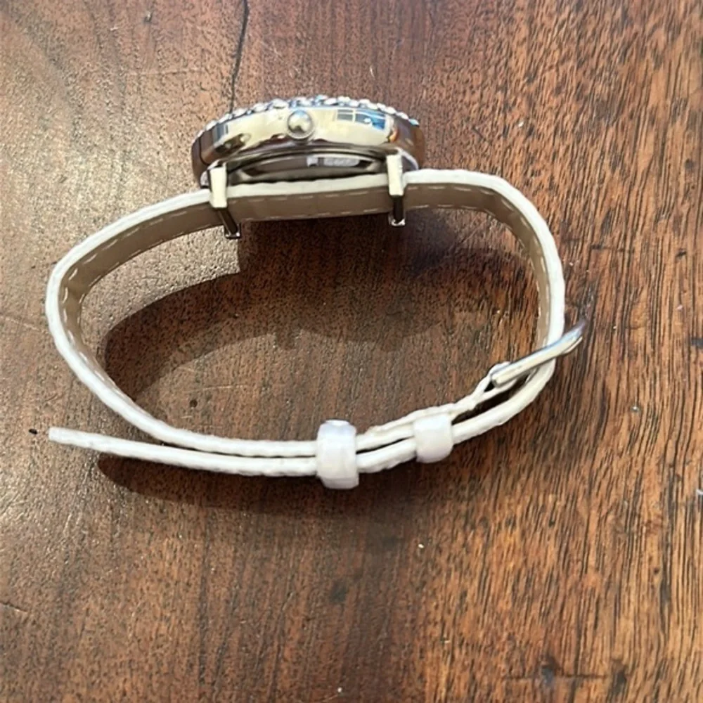 Ladies costume, jewelry, quartz, watch